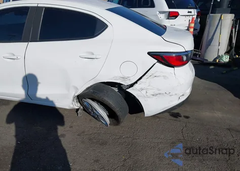 2017 Toyota Yaris Ia из США, поврежденный, VIN 3MYDLBYV1HY157219